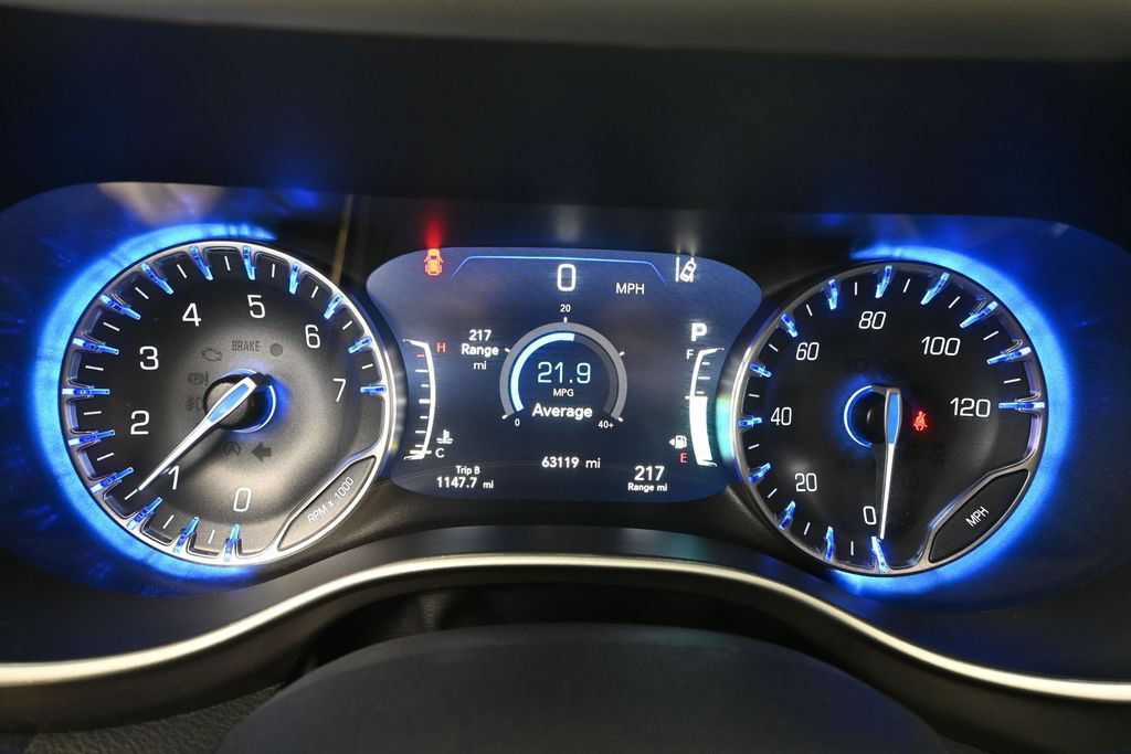 Used 2022 Chrysler Pacifica Touring-L FWD image 30