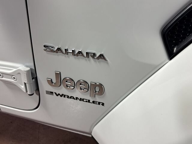 New 2024 Jeep Wrangler Unlimited Sahara w/ Technology Group AWD/4WD image 3