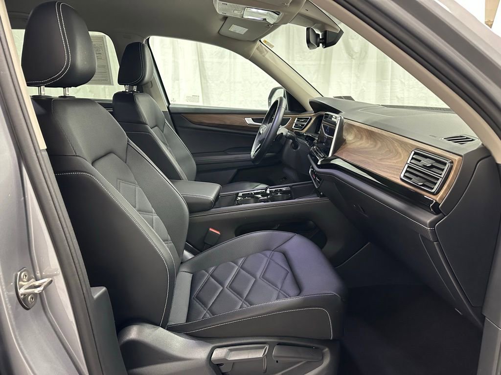 Used 2025 Volkswagen Atlas SE AWD/4WD image 64