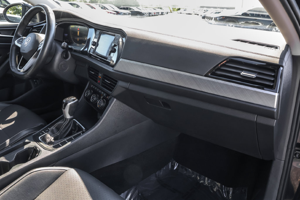 Certified 2024 Volkswagen Jetta SE FWD image 35