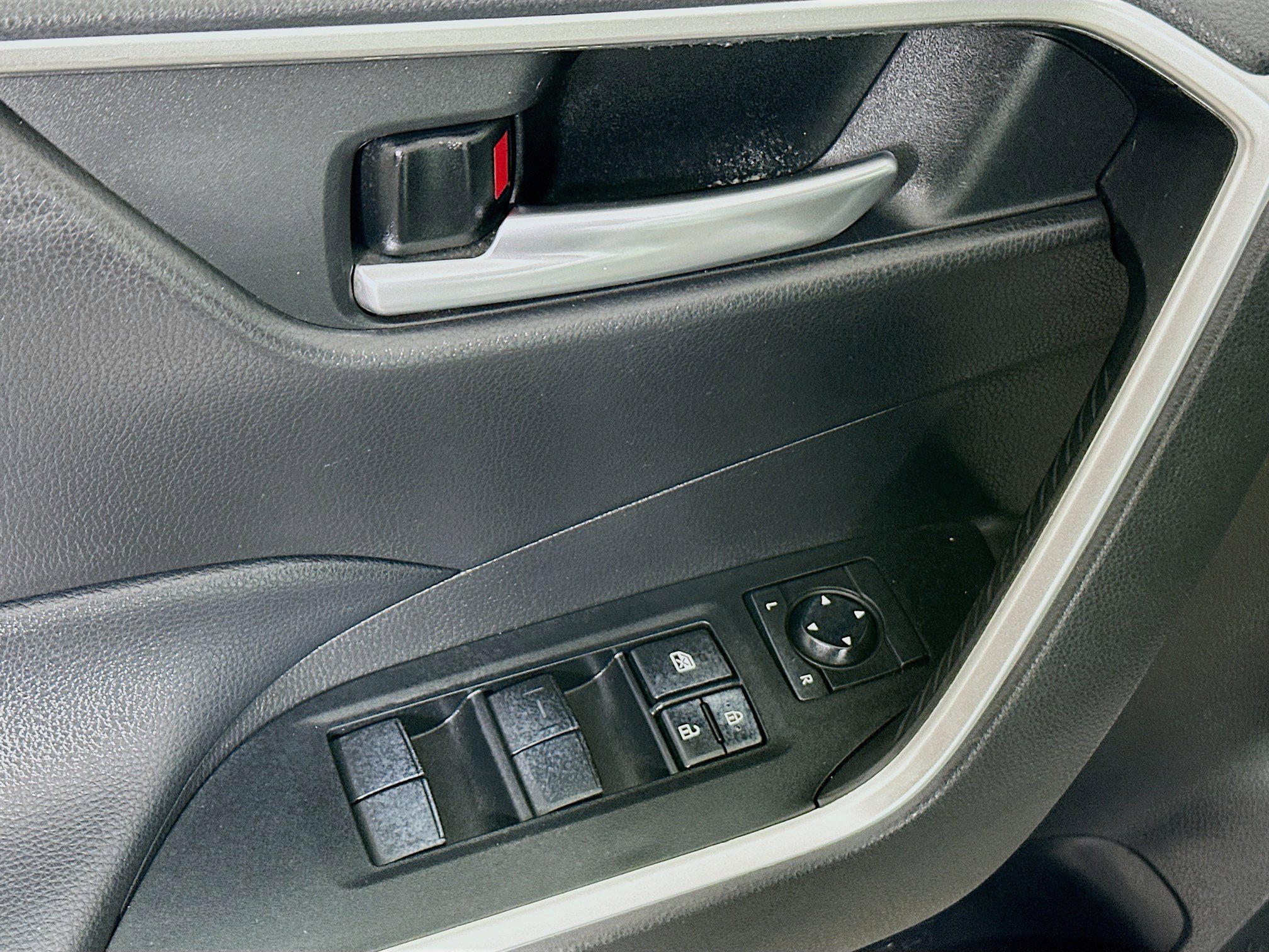 Used 2021 Toyota RAV4 XLE image 14