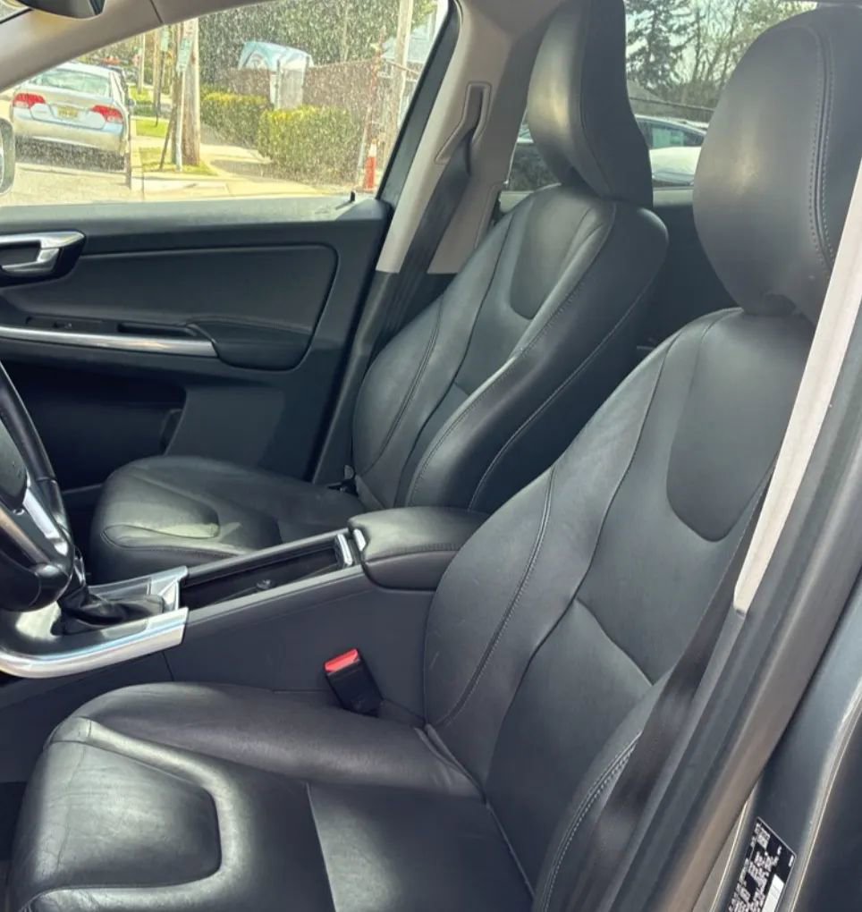 Used 2016 Volvo XC60 T6 w/ Proximity Package AWD/4WD image 14