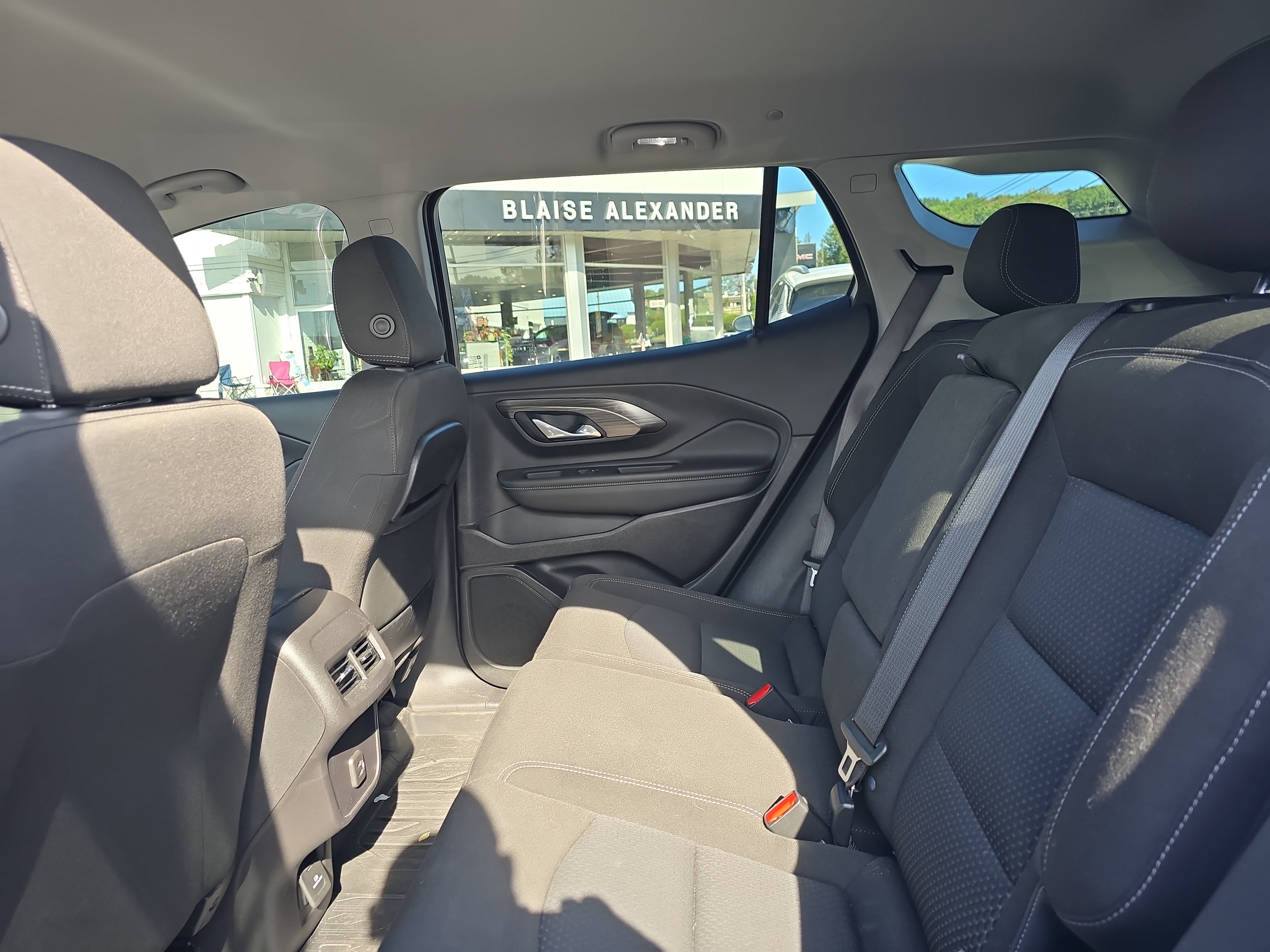 Used 2024 GMC Terrain SLE w/ Driver Convenience Package AWD/4WD image 11