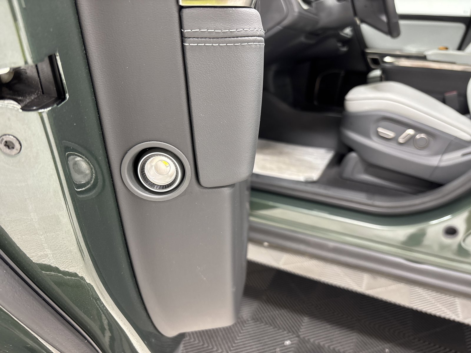 Used 2023 Rivian R1T Adventure image 30