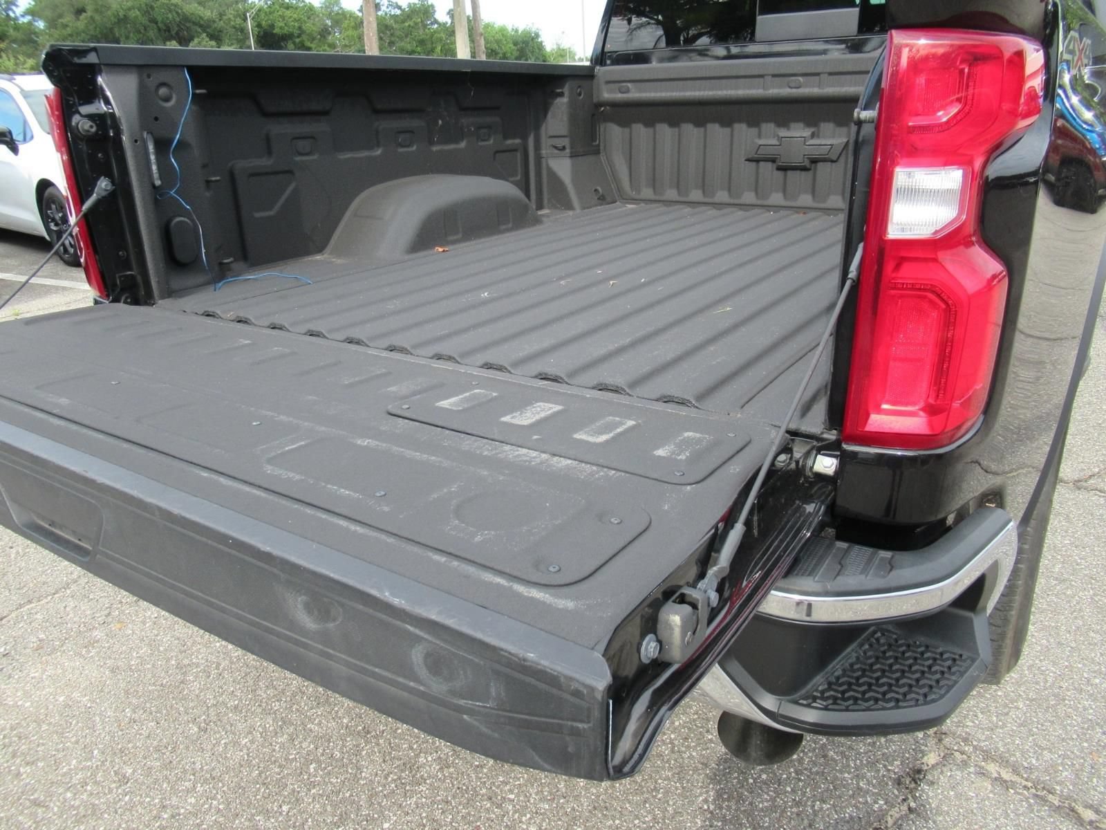 Used 2022 Chevrolet Silverado 2500 LTZ w/ LTZ Plus Package AWD/4WD image 9