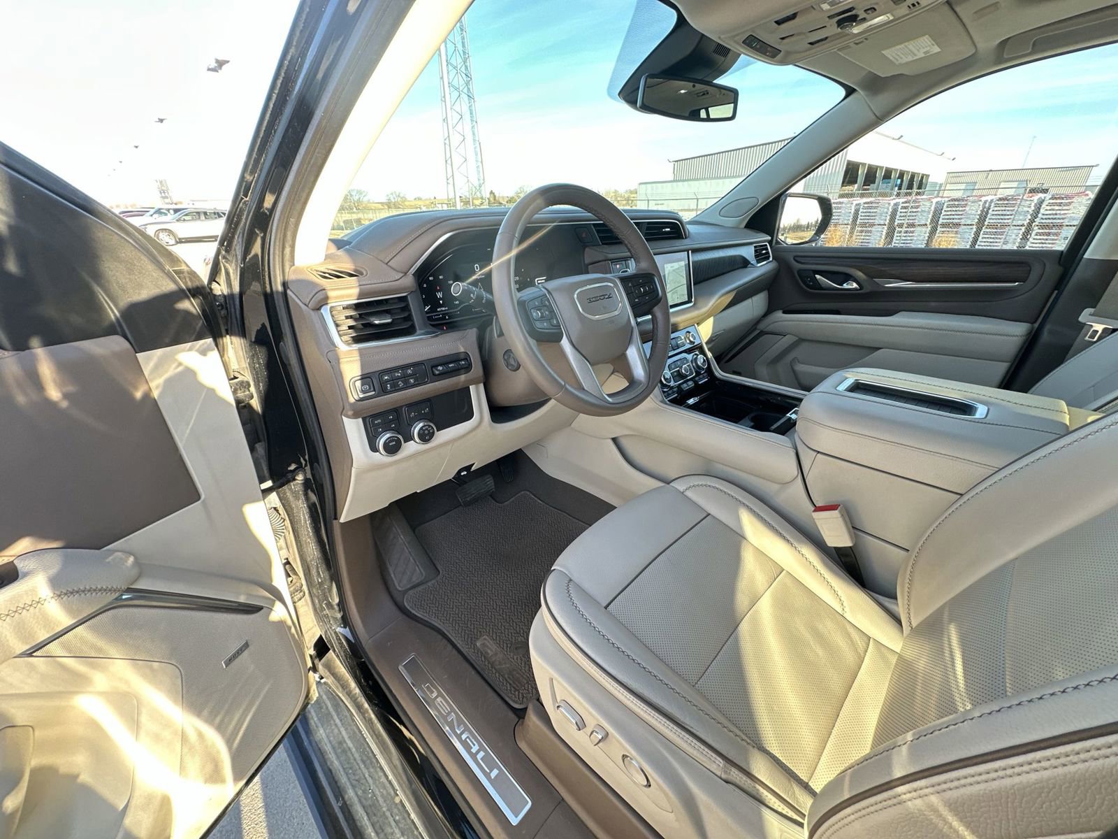 Used 2023 GMC Yukon Denali AWD/4WD image 10