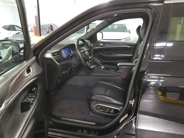 Used 2022 Jeep Grand Cherokee L Overland w/ Luxury Tech Group IV AWD/4WD image 14