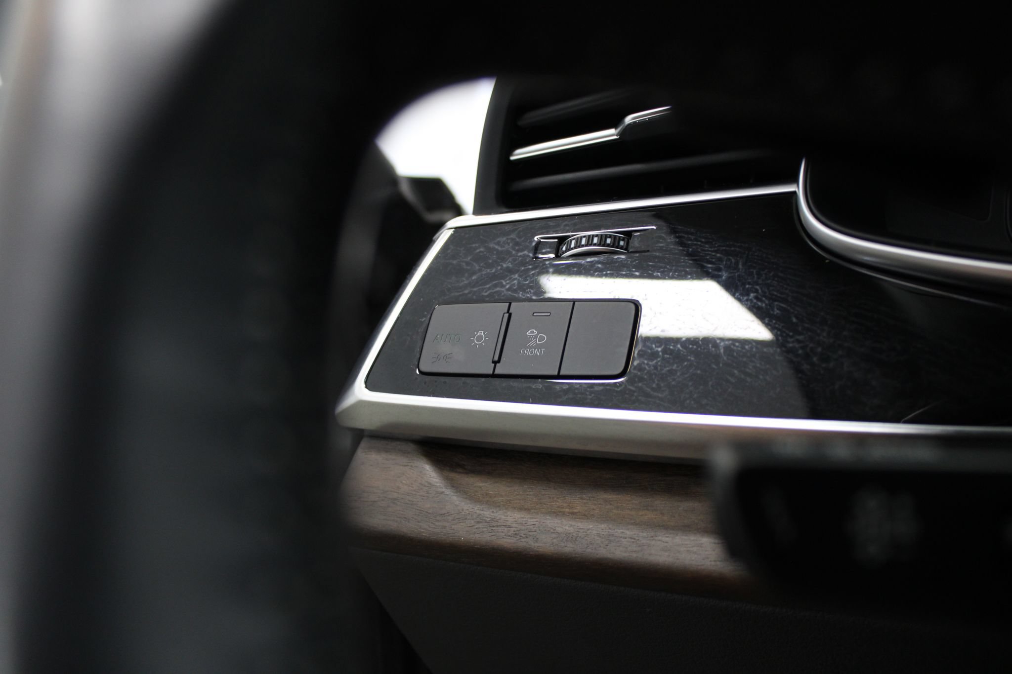 Used 2020 Audi Q8 Premium Plus AWD/4WD image 35
