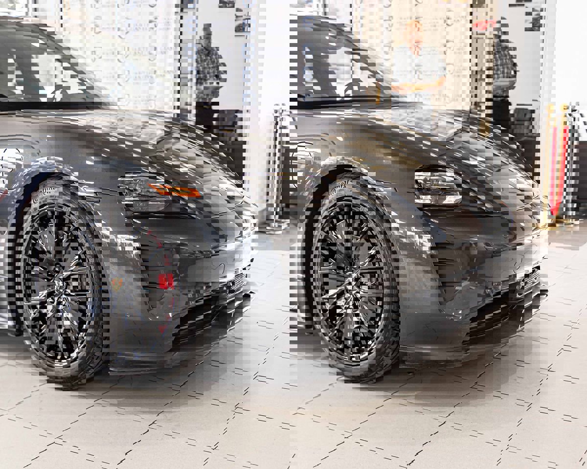 Used 2022 Porsche Taycan GTS image 4