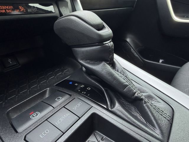 Certified 2022 Toyota RAV4 XLE w/ Convenience Package FWD image 19