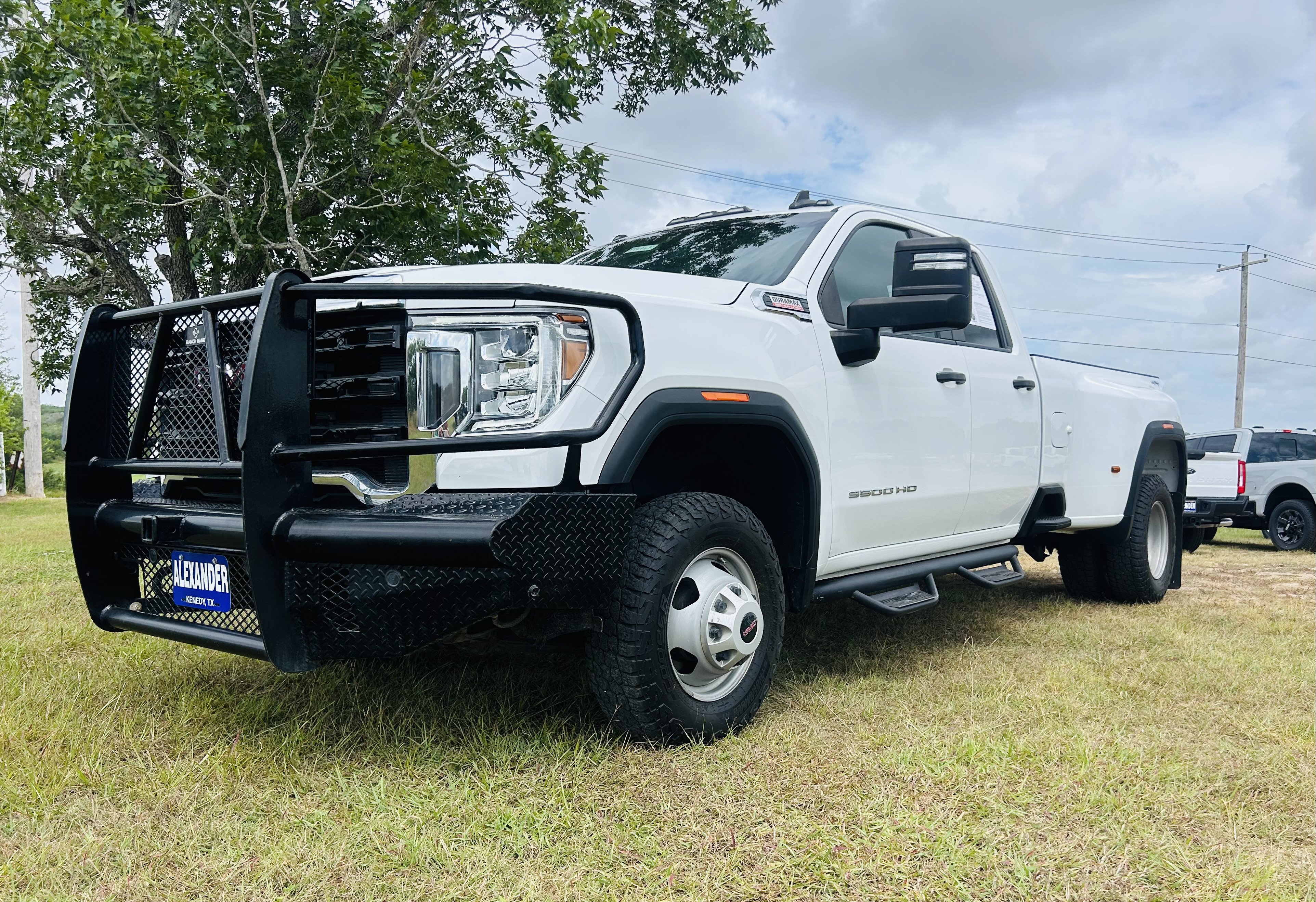 Used 2023 GMC Sierra 3500 Pro w/ Convenience Package AWD/4WD image 2