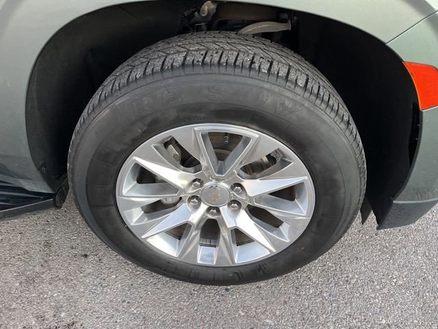 Used 2023 Chevrolet Suburban Premier image 16