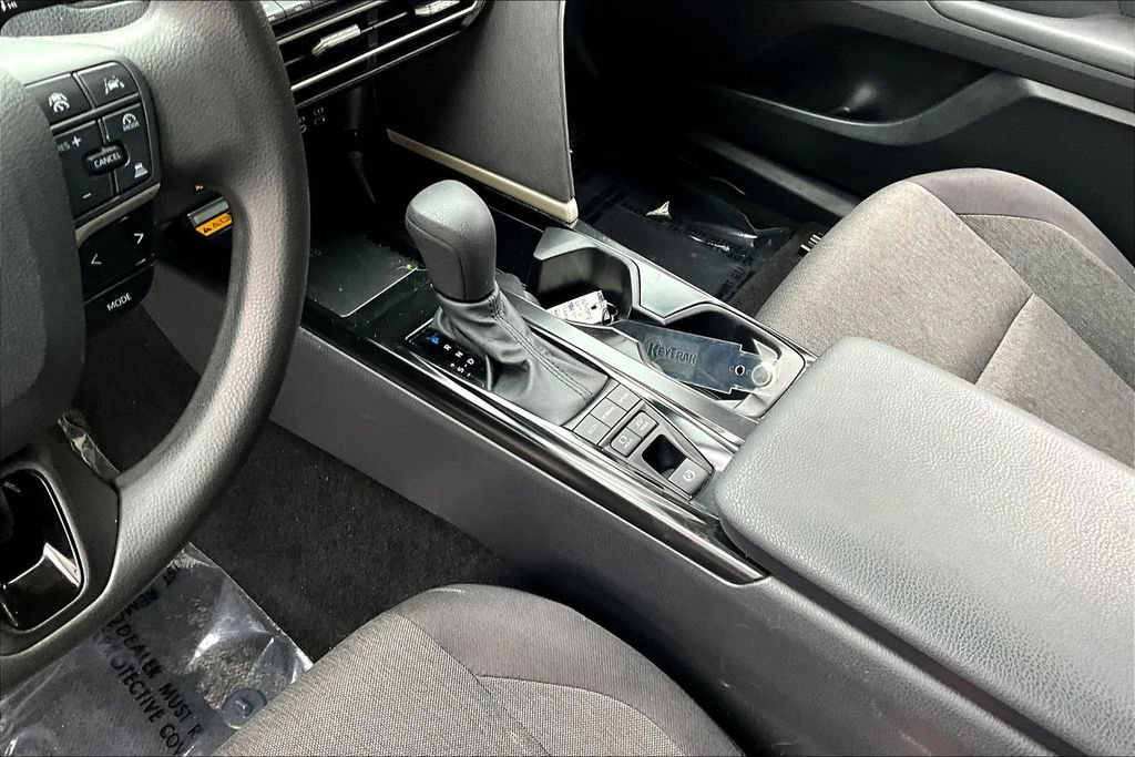 Used 2025 Toyota Camry LE FWD image 17