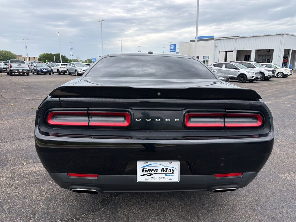 Used 2019 Dodge Challenger SXT image 4