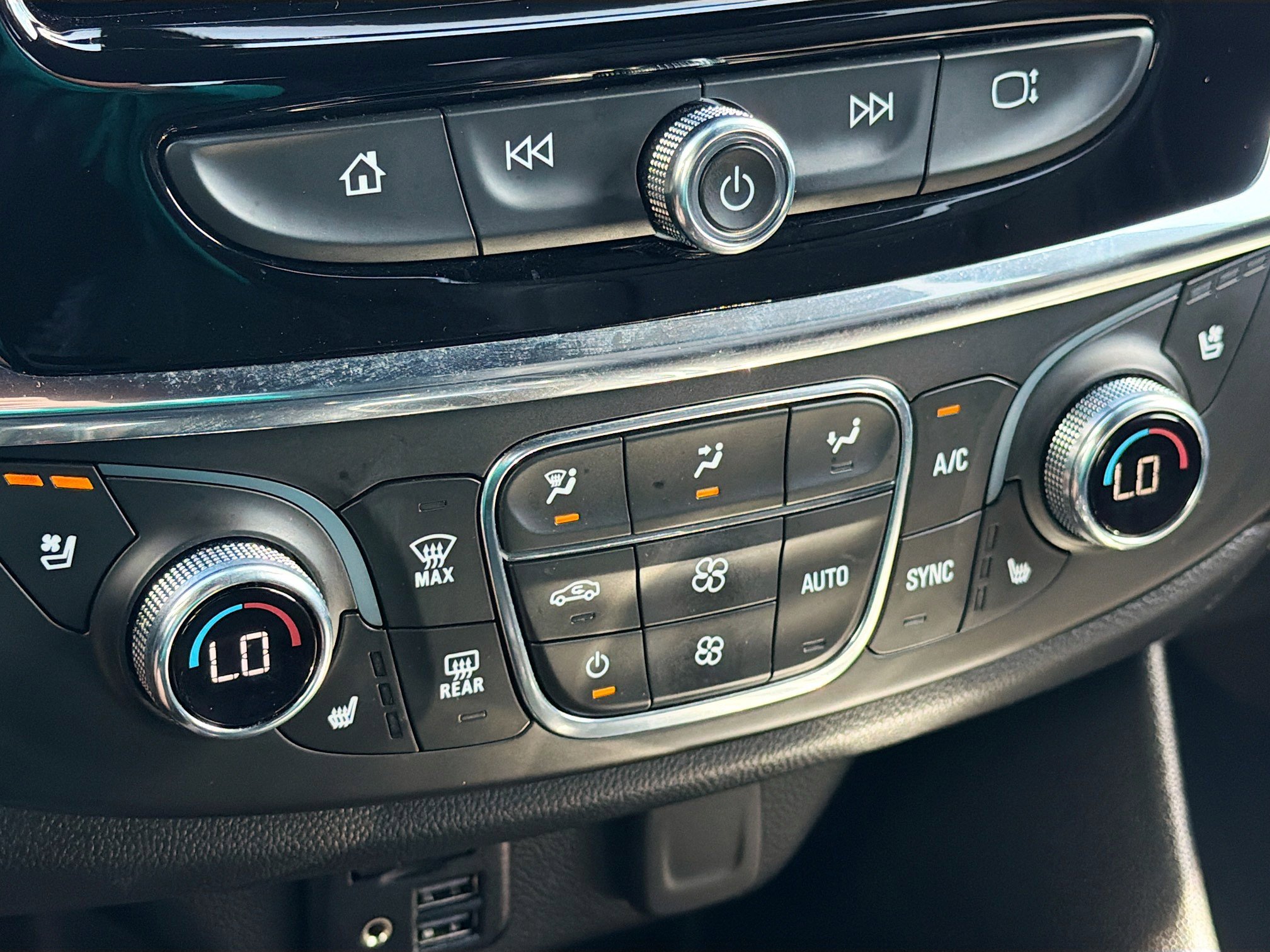 Used 2023 Chevrolet Traverse High Country image 38