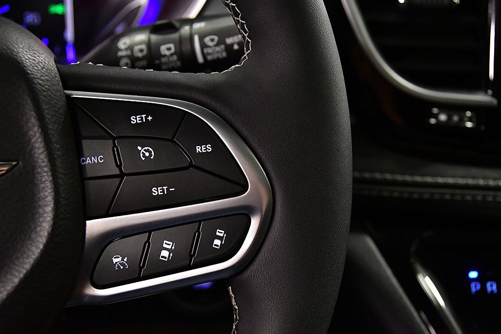 Used 2026 Chrysler Pacifica Limited FWD image 19