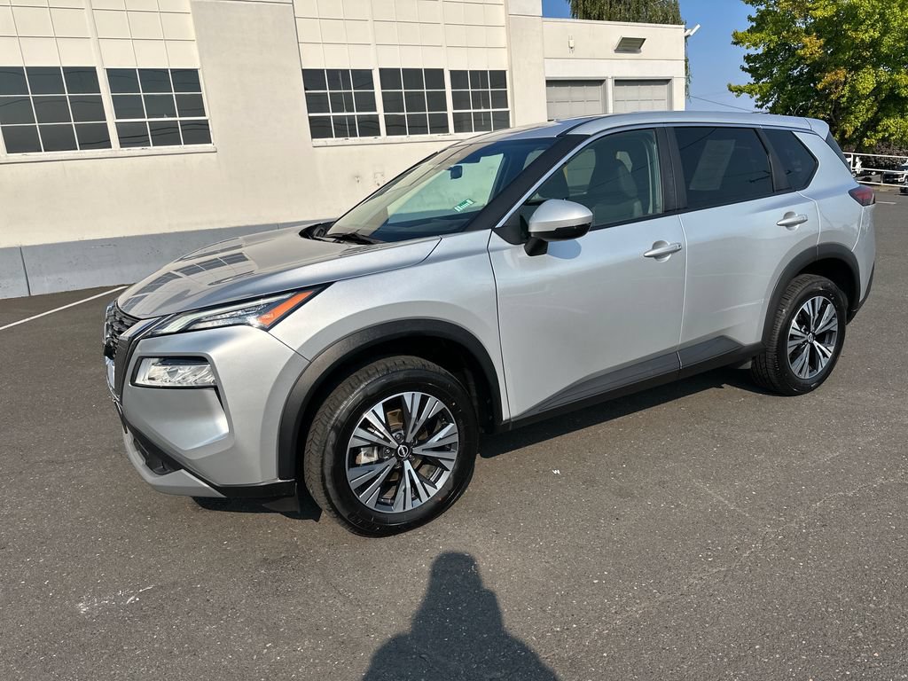 Used 2022 Nissan Rogue SV AWD/4WD image 2