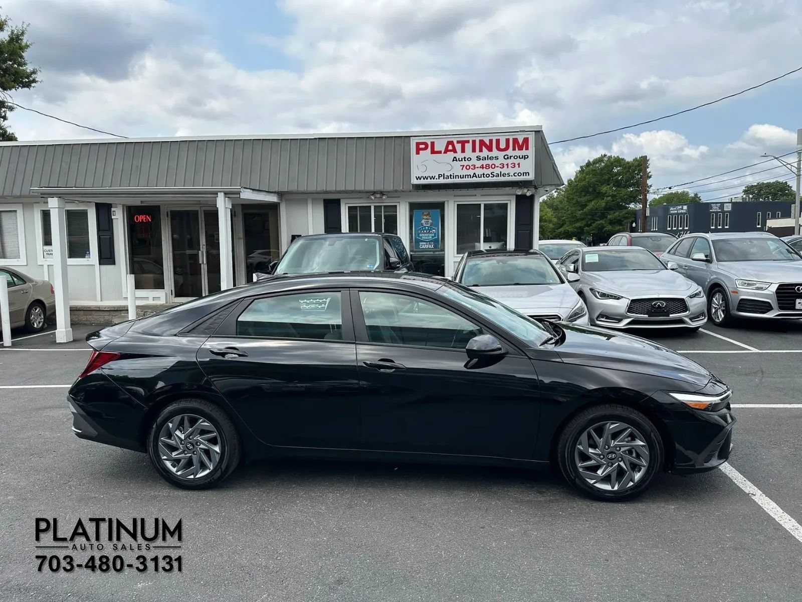 Used 2024 Hyundai Elantra SEL FWD image 2