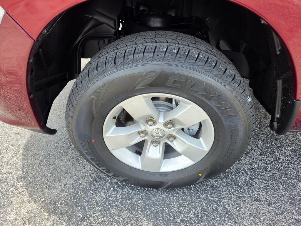Used 2018 RAM 1500 Express AWD/4WD image 3