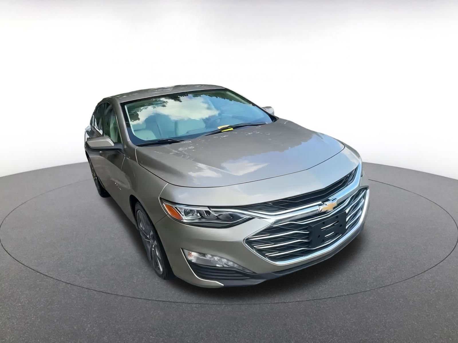Used 2024 Chevrolet Malibu LT image 3