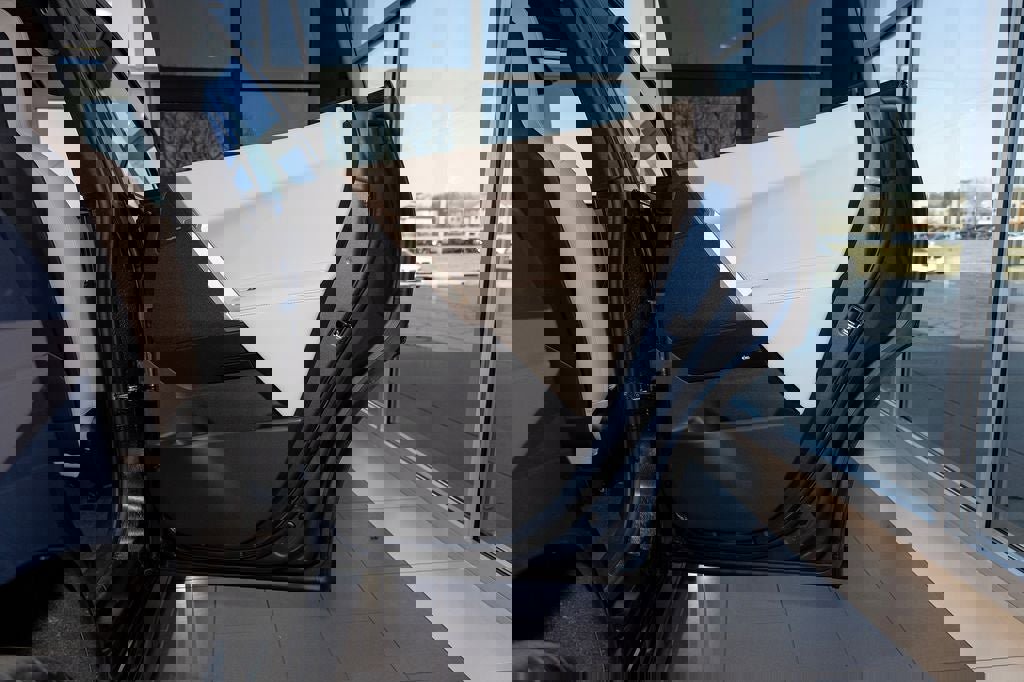 Used 2026 BMW iX xDrive45 w/ Premium Package image 35