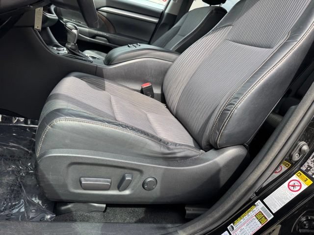 Used 2014 Toyota Highlander Plus AWD/4WD image 9