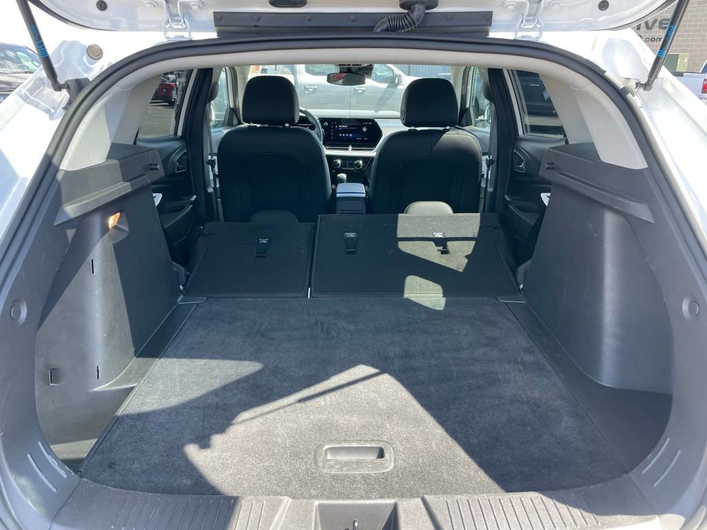 Used 2025 Chevrolet Trax LT FWD image 29