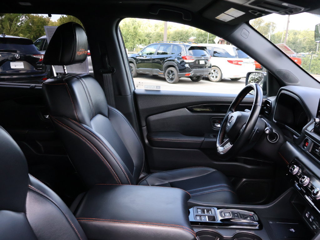 Certified 2025 Honda Pilot TrailSport image 8