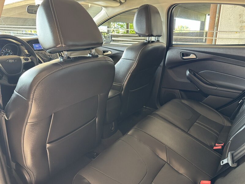 Used 2014 Ford Focus SE w/ Equipment Group 201A FWD image 13