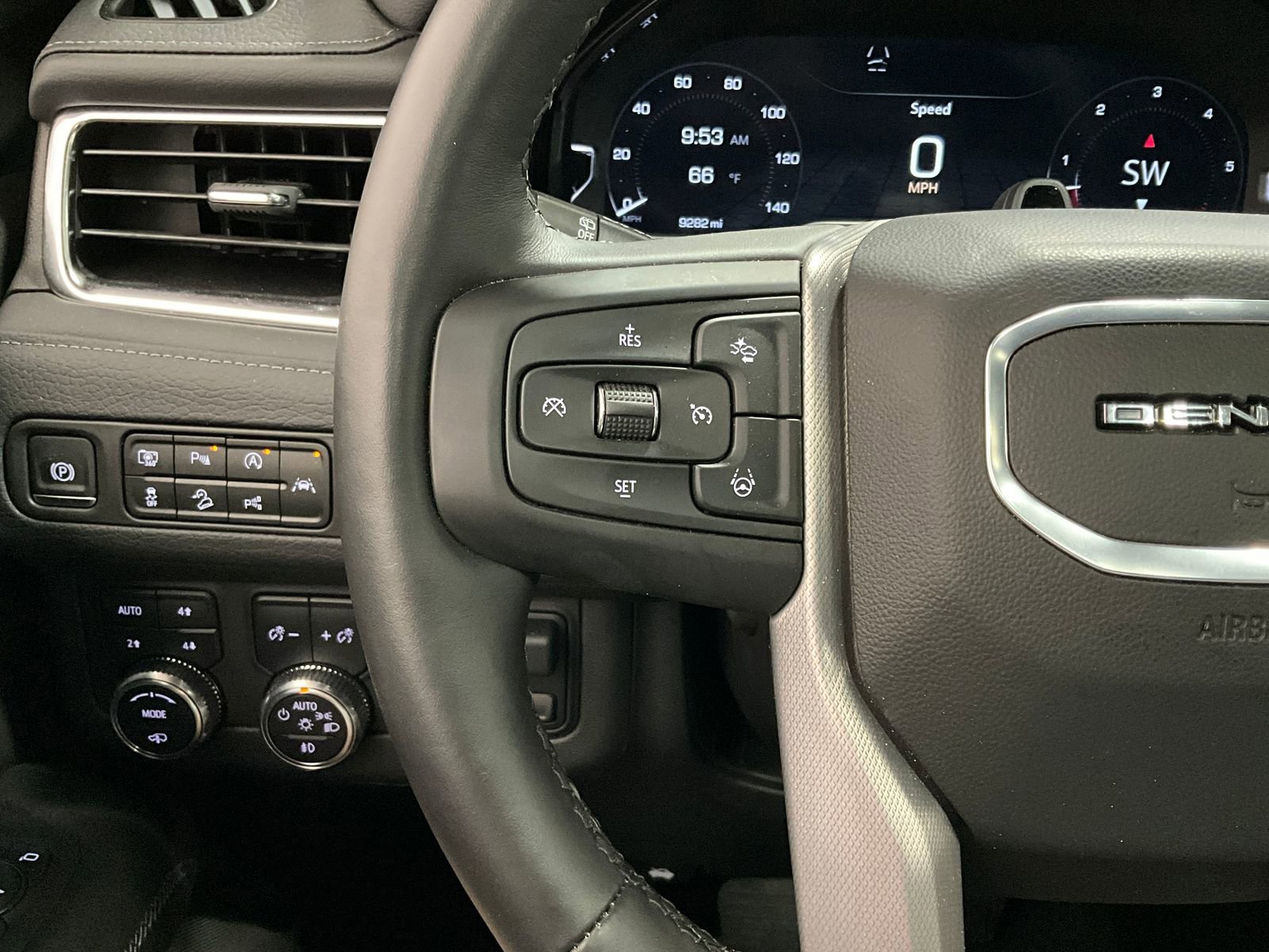 Used 2024 GMC Yukon XL Denali w/ Advanced Technology Package AWD/4WD image 18