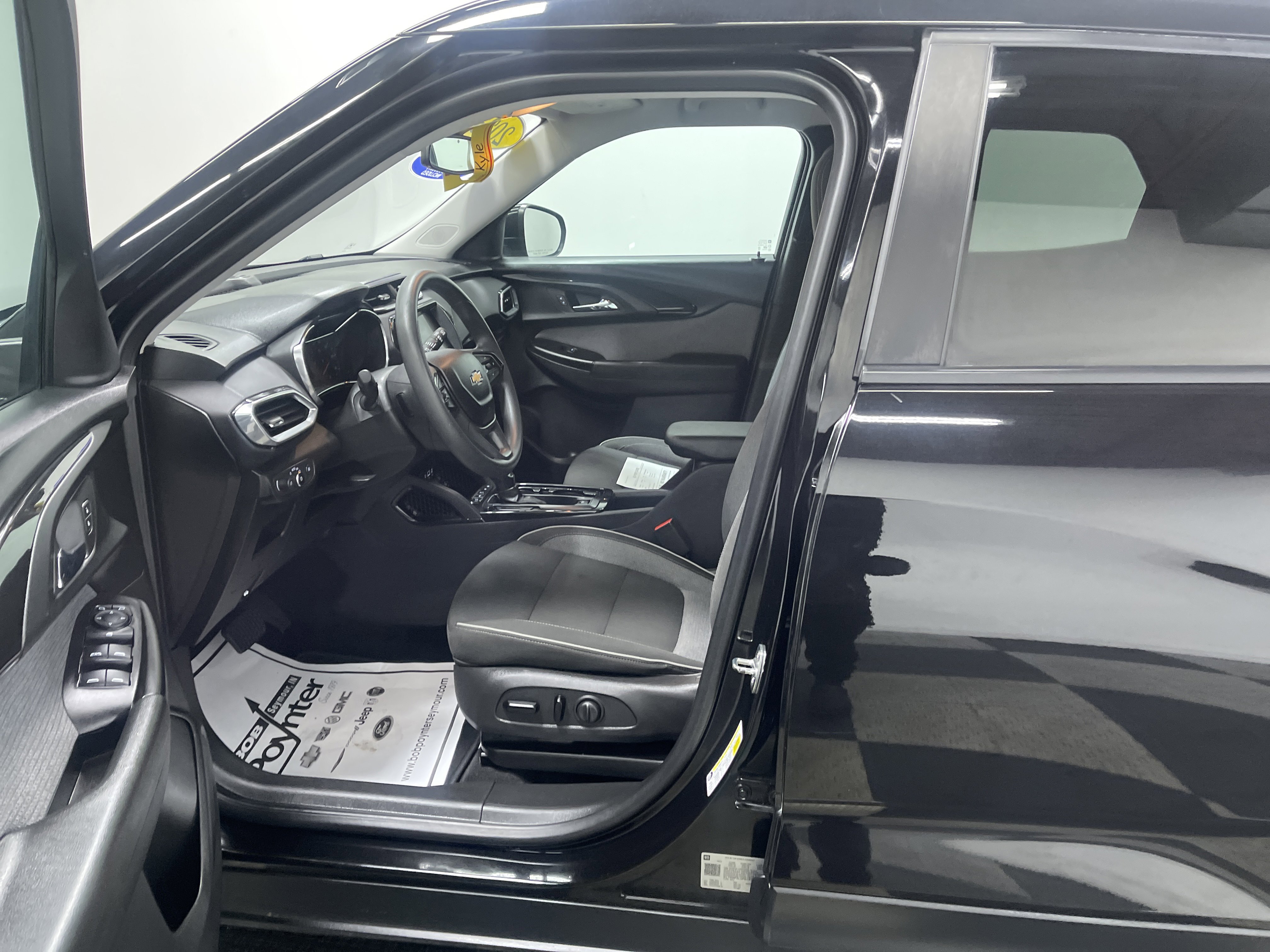 Used 2023 Chevrolet TrailBlazer LT w/ Convenience Package image 9