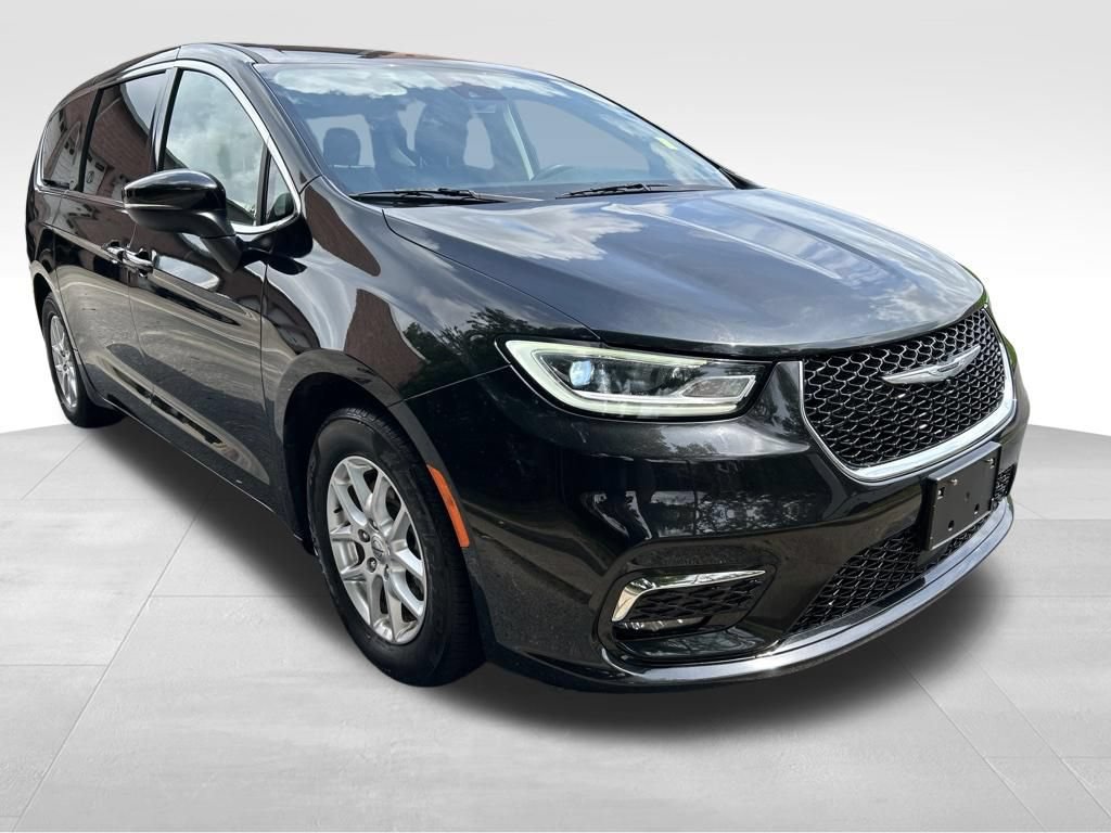 Used 2023 Chrysler Pacifica Touring-L FWD image 8