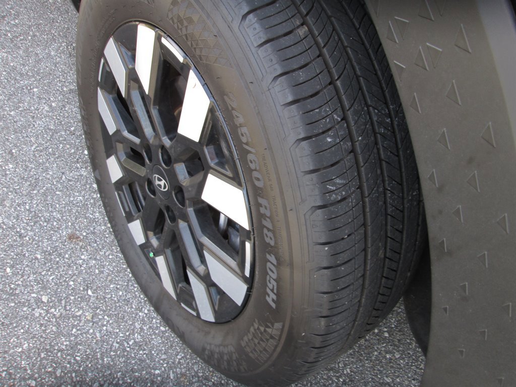 Used 2025 Hyundai Santa Cruz SEL image 8