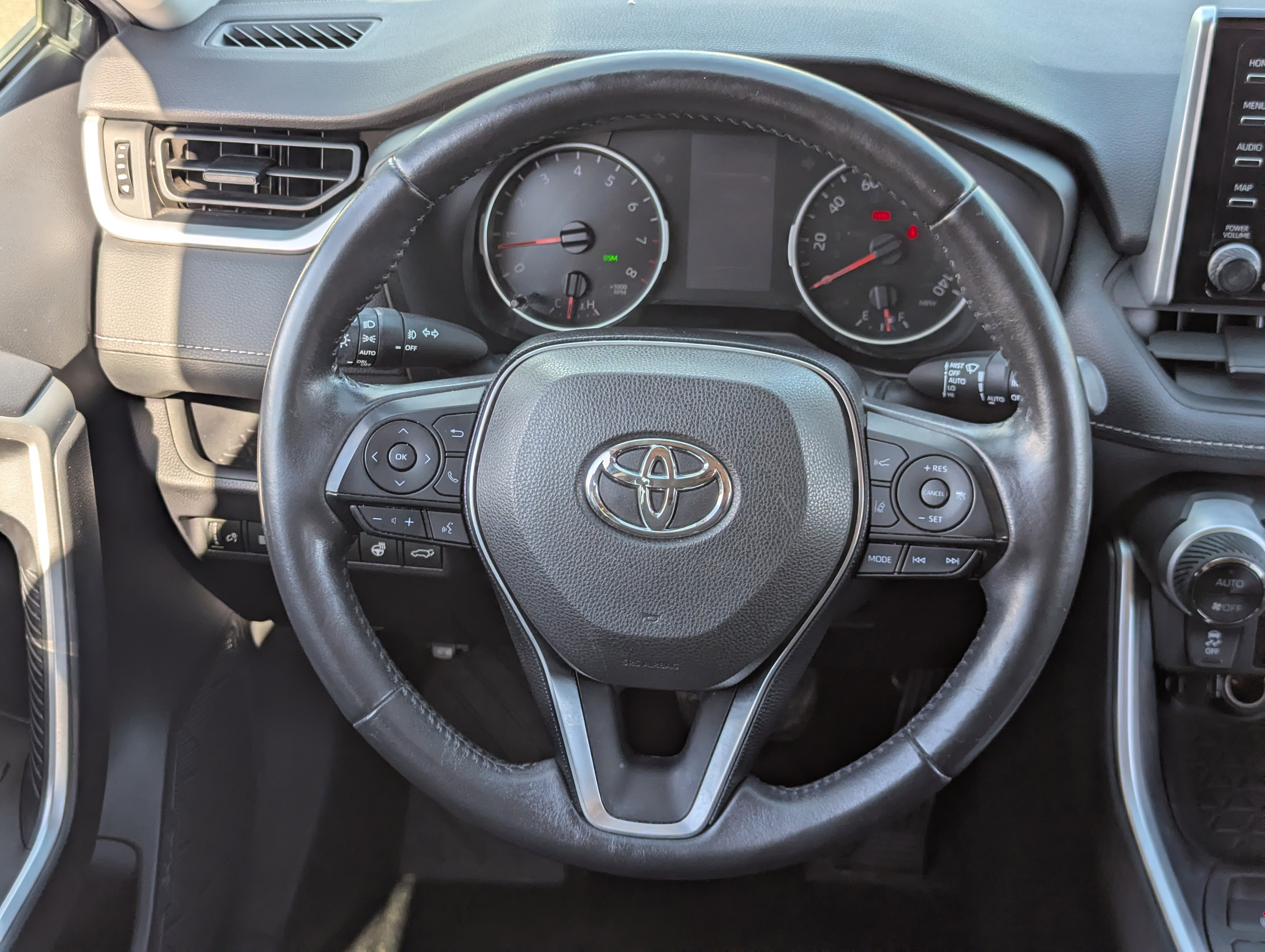Used 2019 Toyota RAV4 XLE image 16