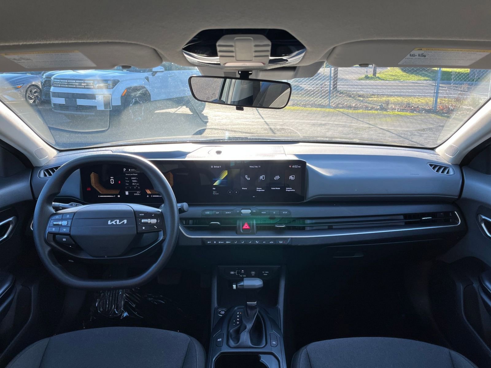 Used 2025 Kia K4 LXS image 32