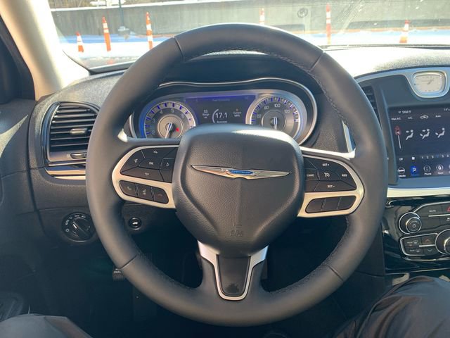 Used 2023 Chrysler 300 Touring w/ Sport Appearance Package image 28