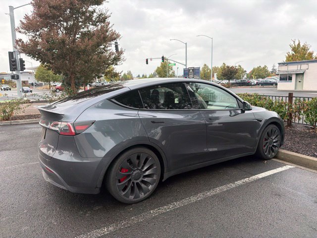 Used 2023 Tesla Model Y Performance AWD/4WD image 8