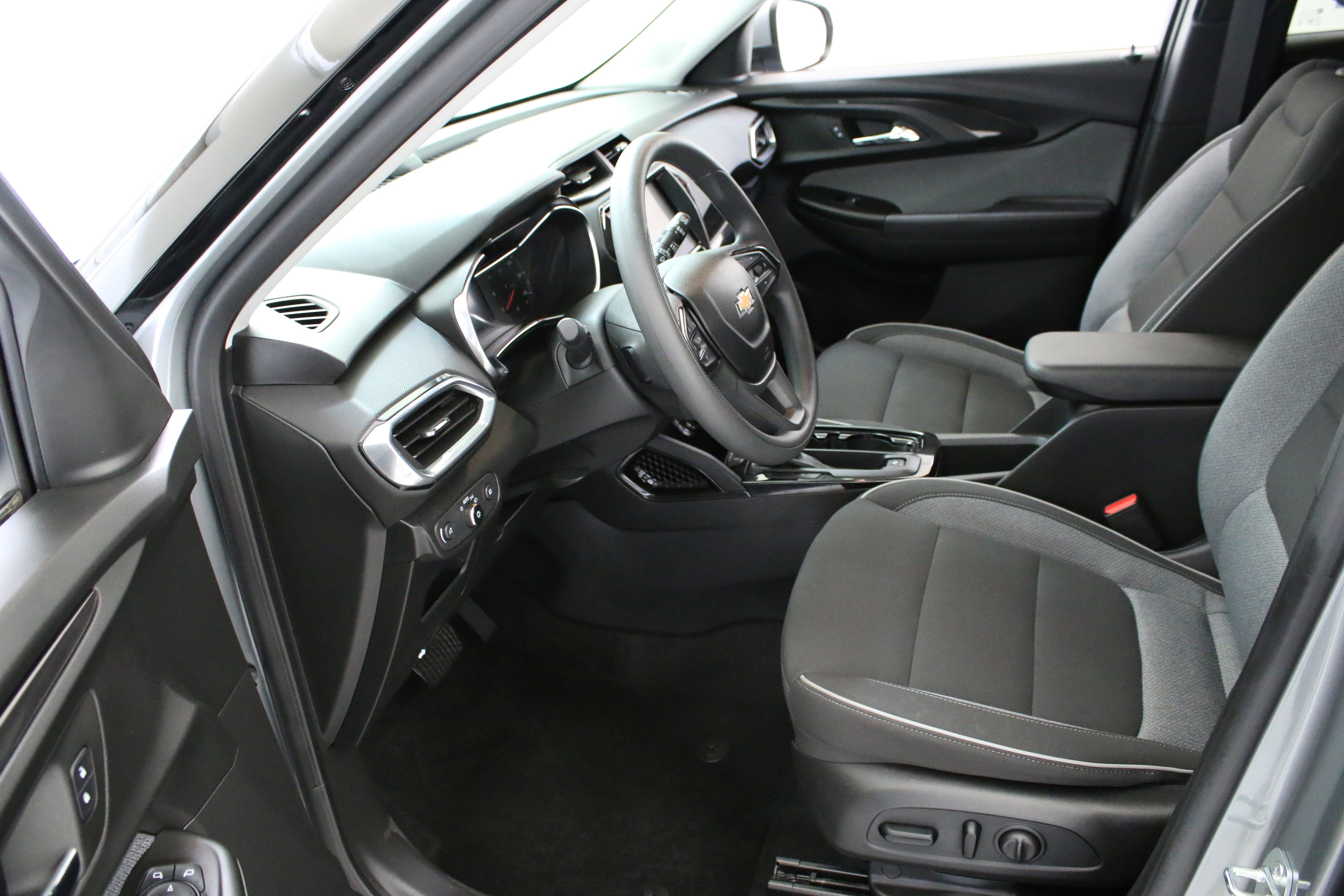 Certified 2023 Chevrolet TrailBlazer LT w/ Convenience Package FWD image 24