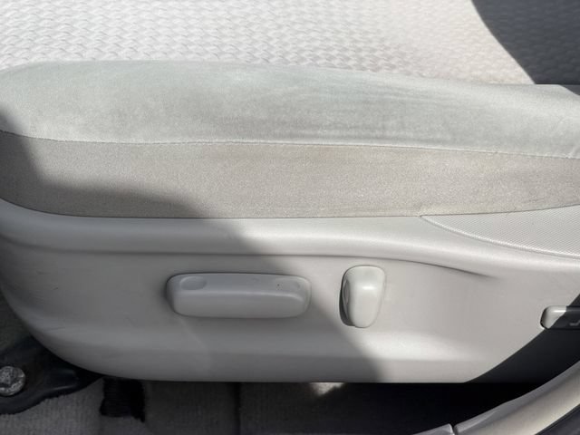 Used 2010 Toyota Camry LE FWD image 19