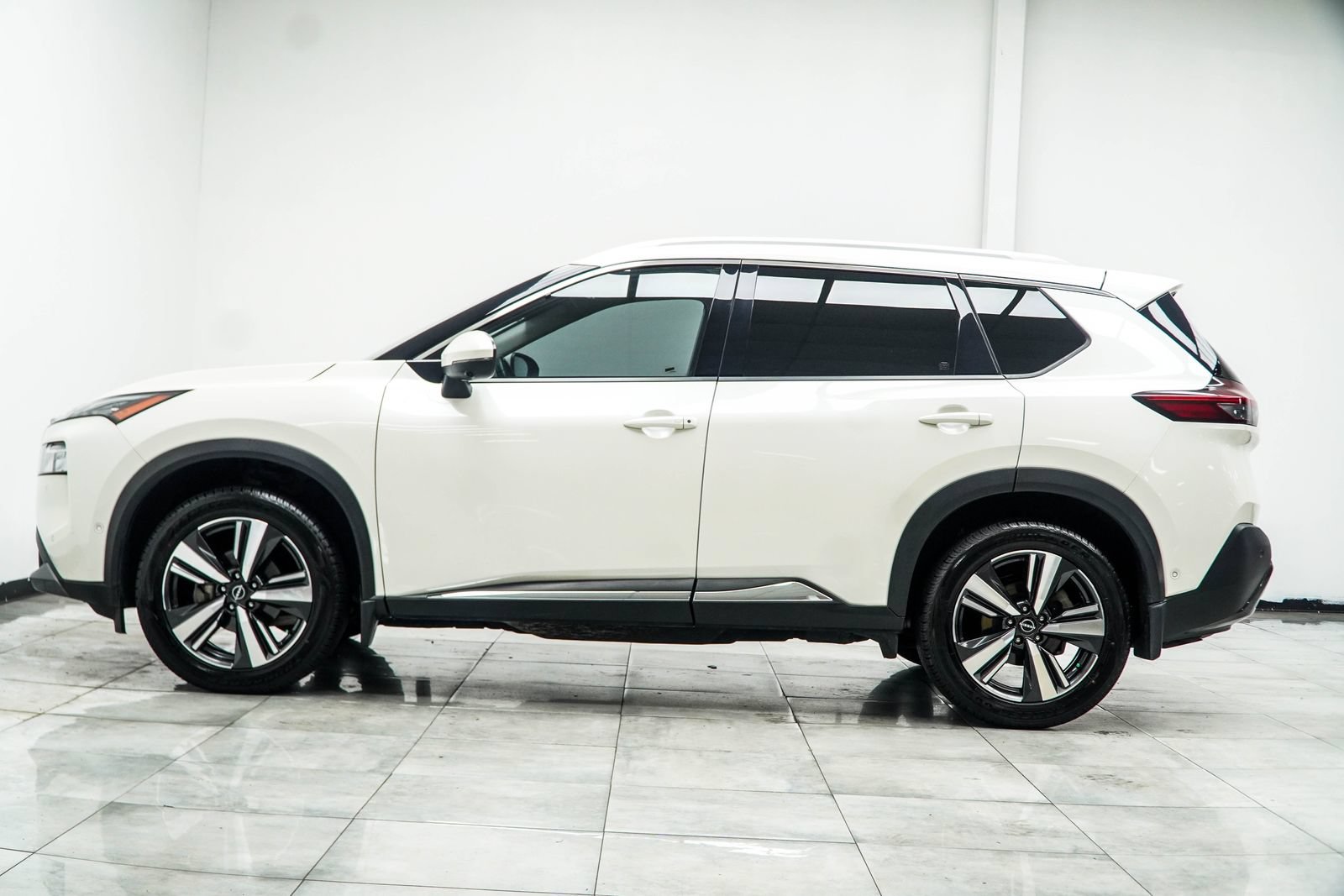 Used 2023 Nissan Rogue SL w/ SL Premium Package FWD image 11