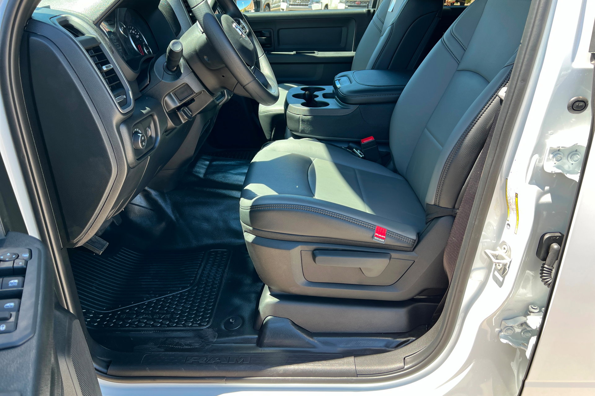 New 2026 RAM 3500 Tradesman AWD/4WD image 17