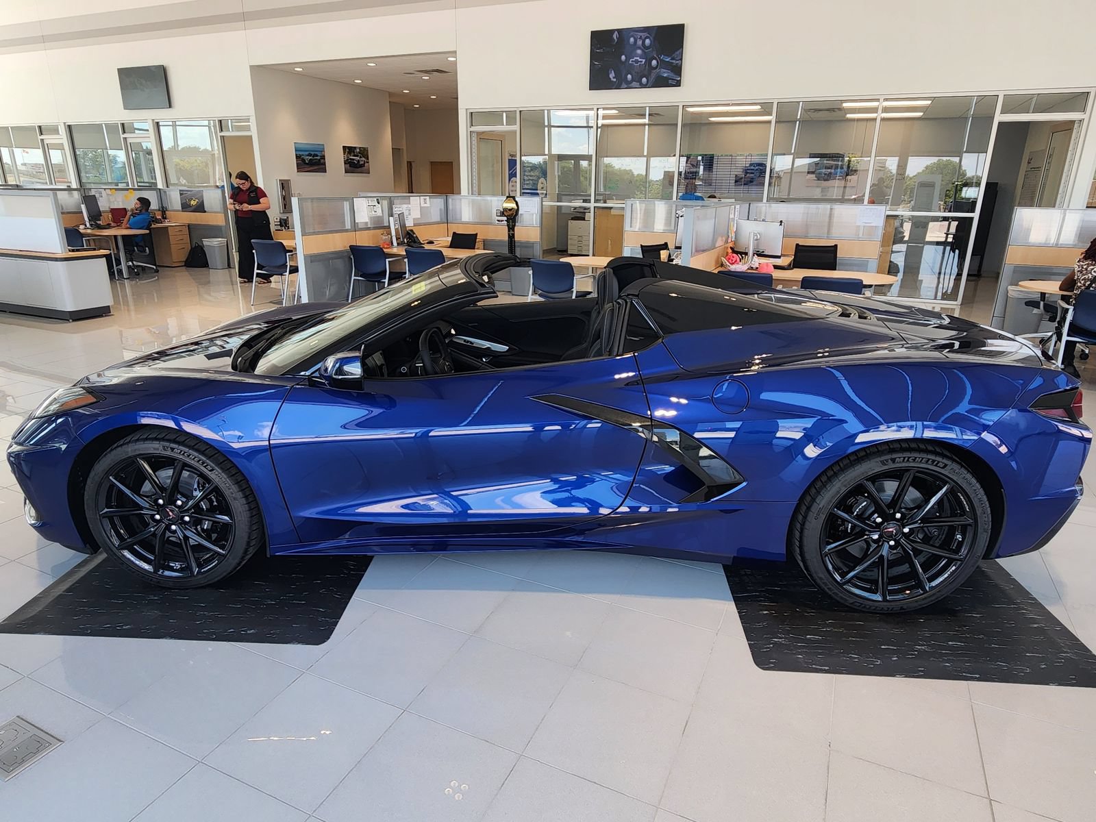 New 2027 Chevrolet Corvette Stingray Convertible RWD image 3