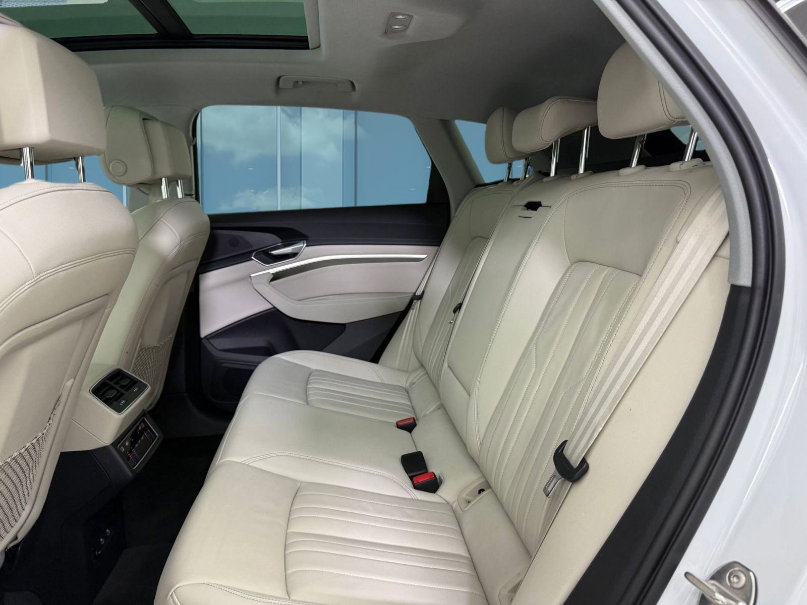 Used 2022 Audi e-tron Premium w/ Interior Protection Package image 15