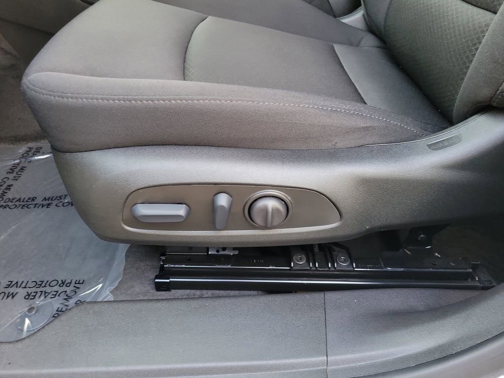 Used 2025 Chevrolet Malibu RS FWD image 12