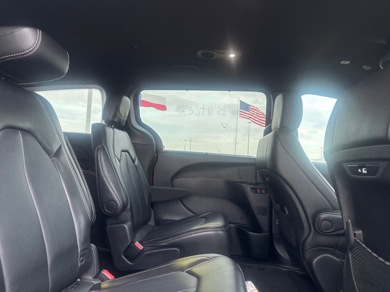 Used 2025 Chrysler Pacifica Select FWD image 28