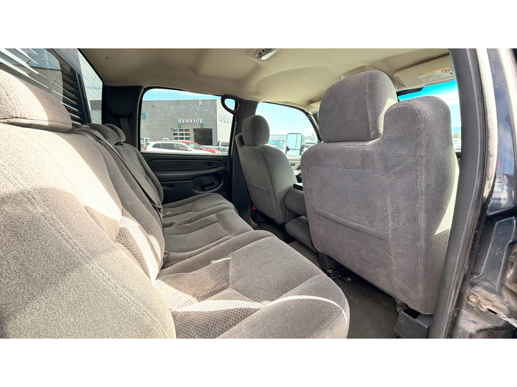 Used 2005 Chevrolet Silverado 2500 LS w/ Heavy-Duty Power Package AWD/4WD image 12