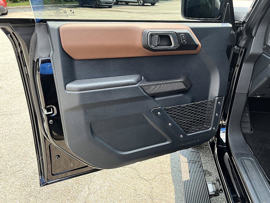 Used 2024 Ford Bronco Outer Banks AWD/4WD image 9