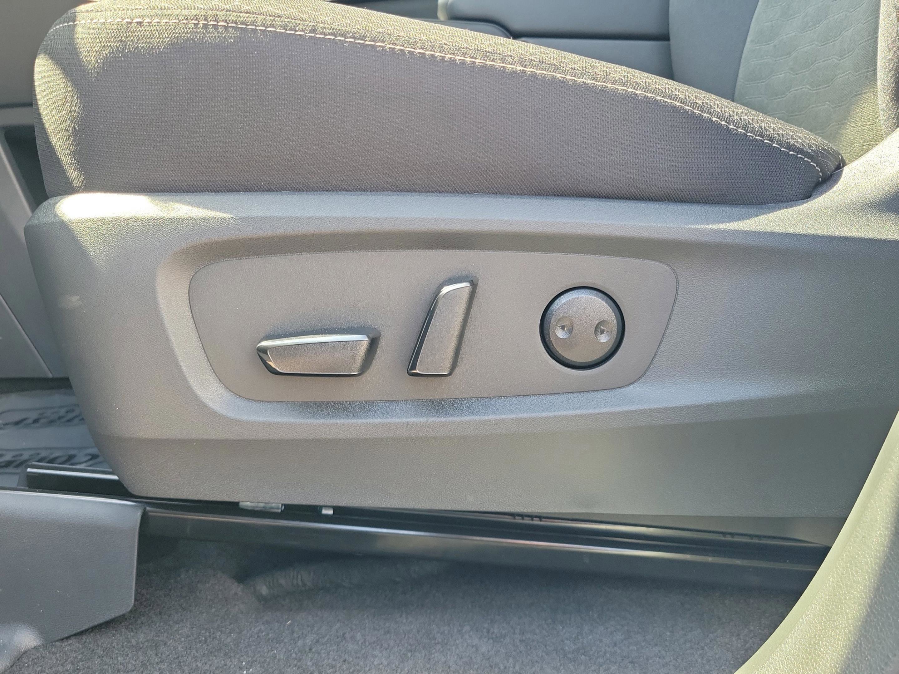 New 2026 Nissan Pathfinder SV image 21