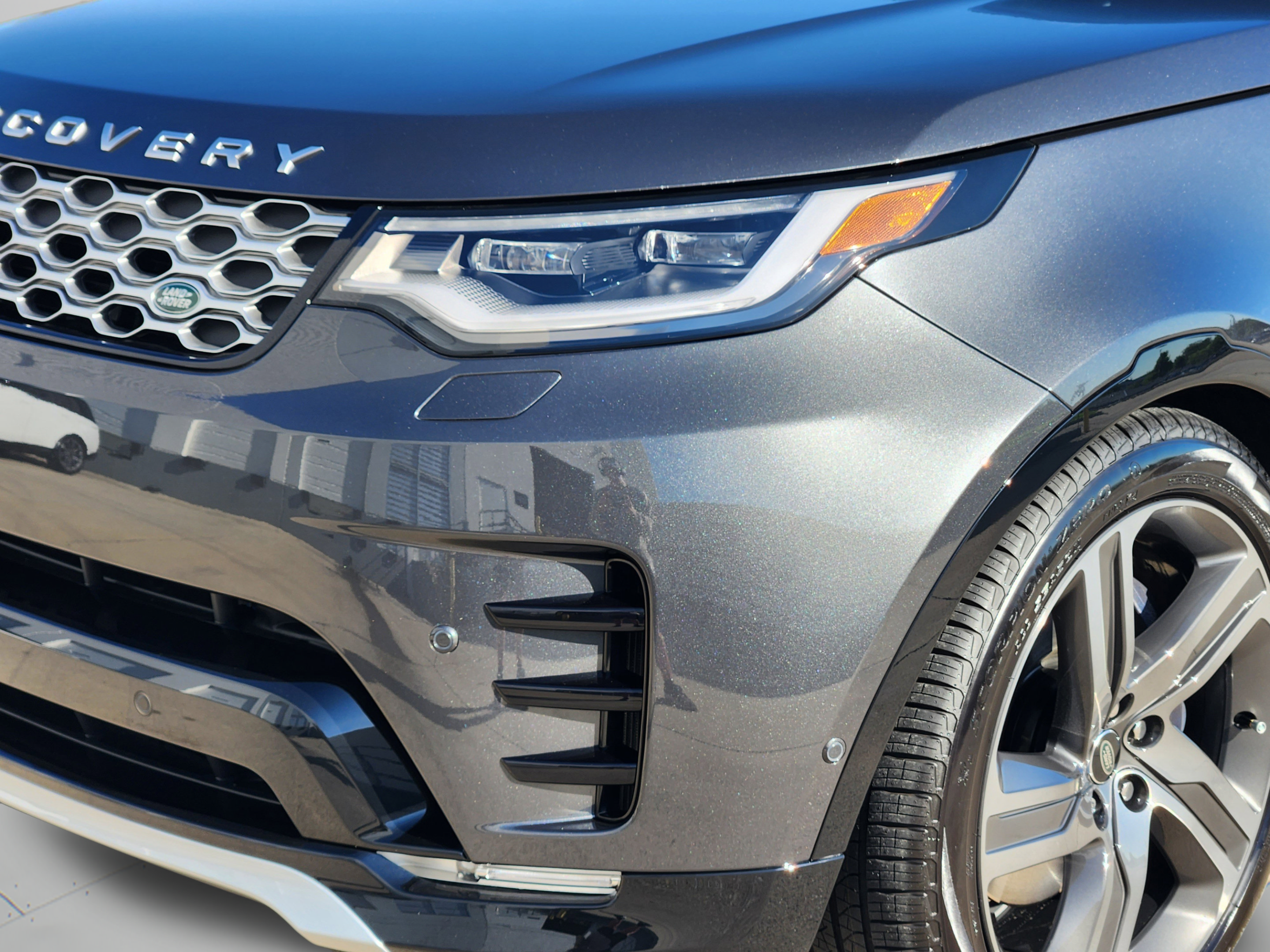 New 2026 Land Rover Discovery Limited Edition AWD/4WD image 32