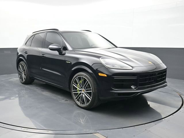Certified 2022 Porsche Cayenne Turbo S AWD/4WD image 25